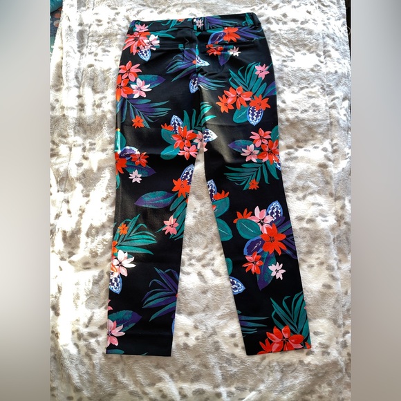 Old Navy Pixie Skinny Pants - Picture 4 of 4